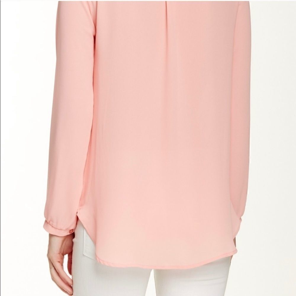 💼LUSH V-neck High/Low Shirt 💼 - Picture 3 of 10